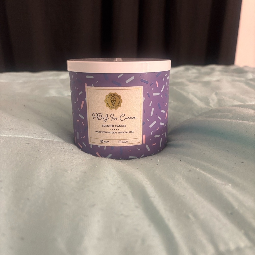 3-wick candle